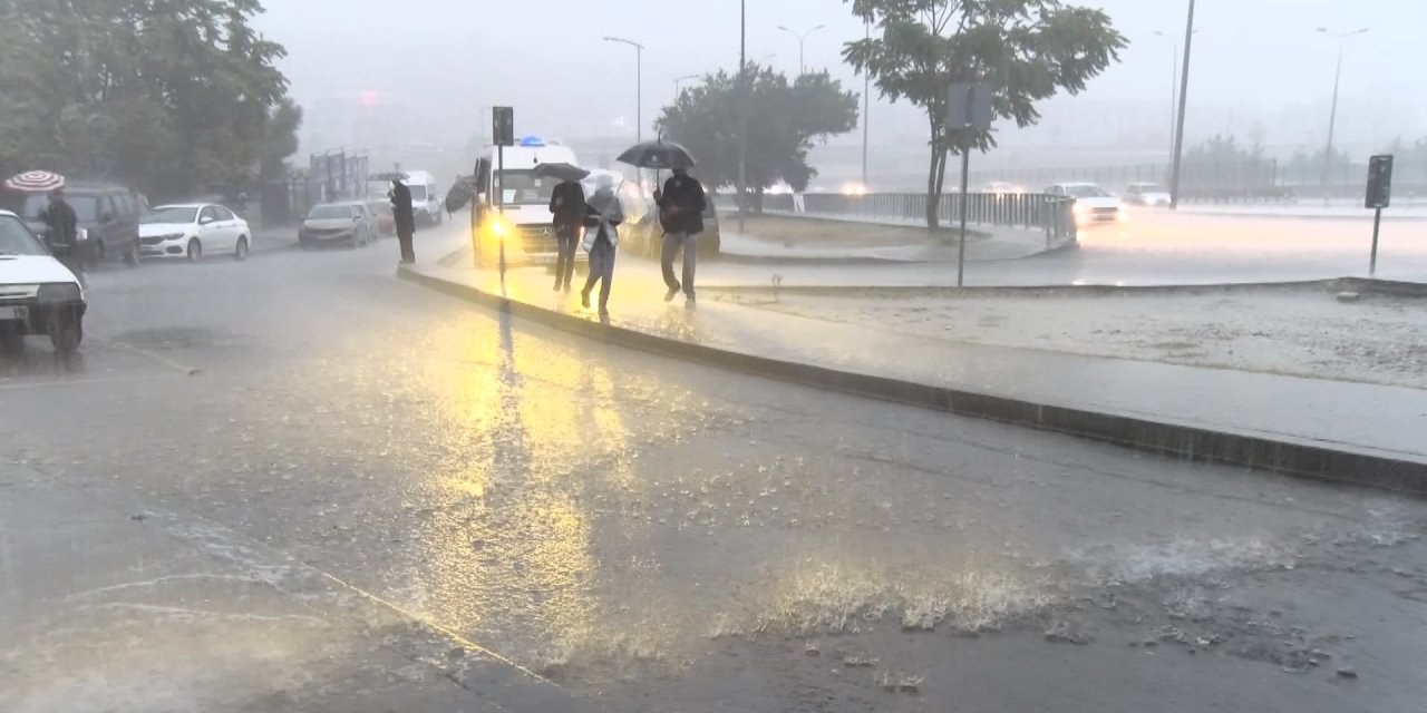 İstanbul'da Yağmur Etkili Oluyor