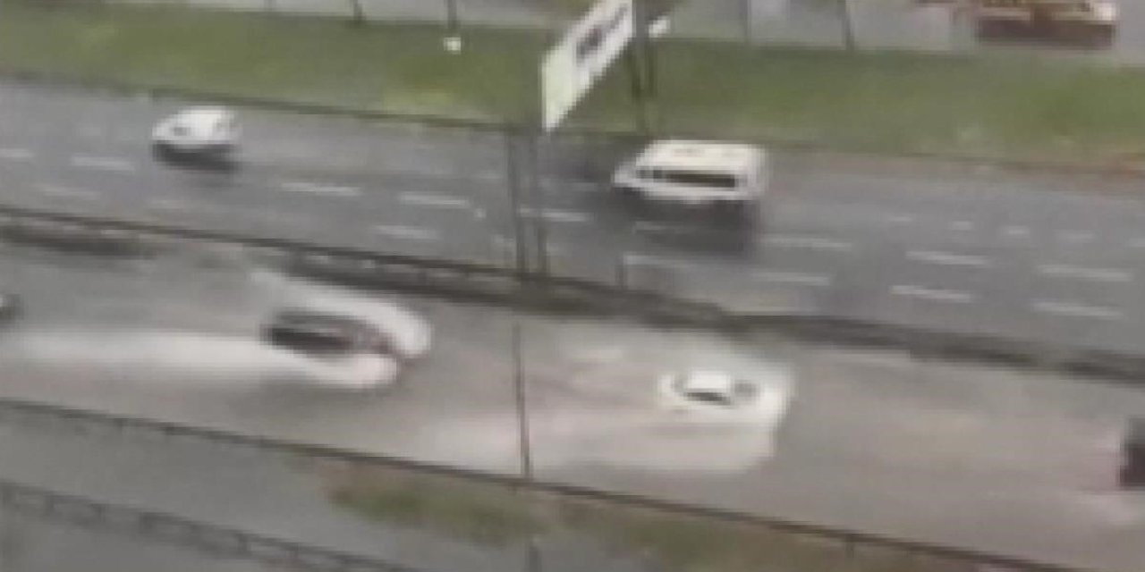 Avcılar’da Su Birikintileri Trafik Kazasına Neden Oldu