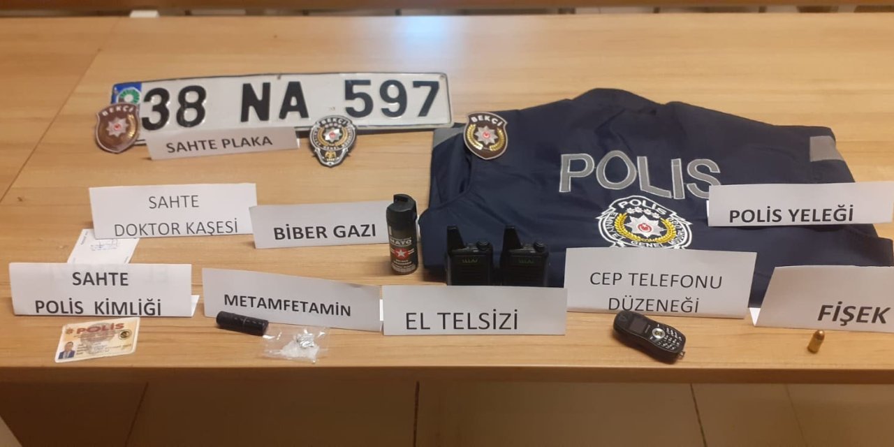 Polis Yeleği Ve Sahte Polis Kimlikleriyle Yakalanmışlardı; 1 Tutuklama