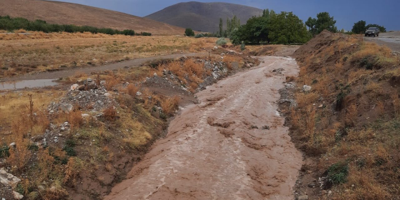 Kayseri'de Sağanak Sele Neden Oldu