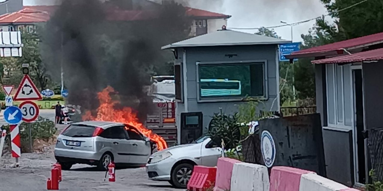 Muğla'da Seyir Halindeki Araçta Yangın