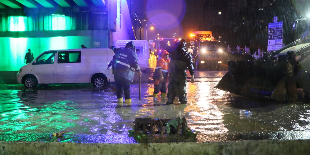 Samsun'da Sağanak Yağışta Cadde Ve Sokaklar Göle Döndü