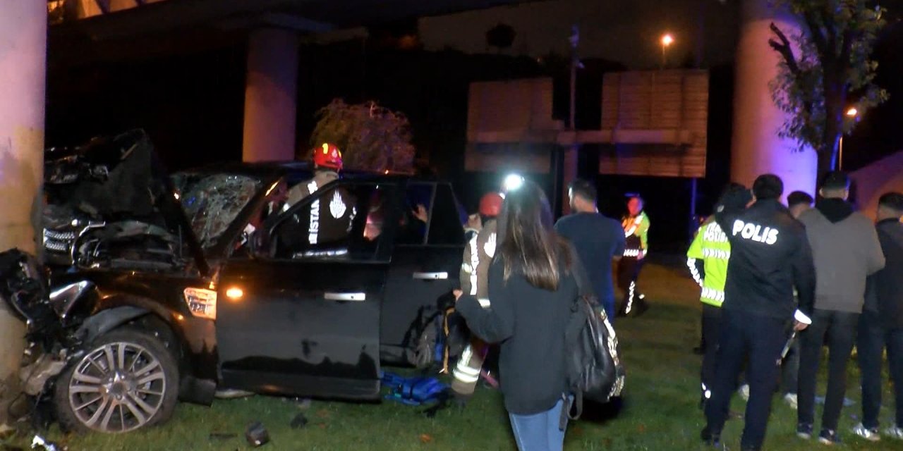 Şişli'de Cip Viyadüğün Beton Ayağına Çarptı: 1'i Ağır 4 Kişi Yaralandı