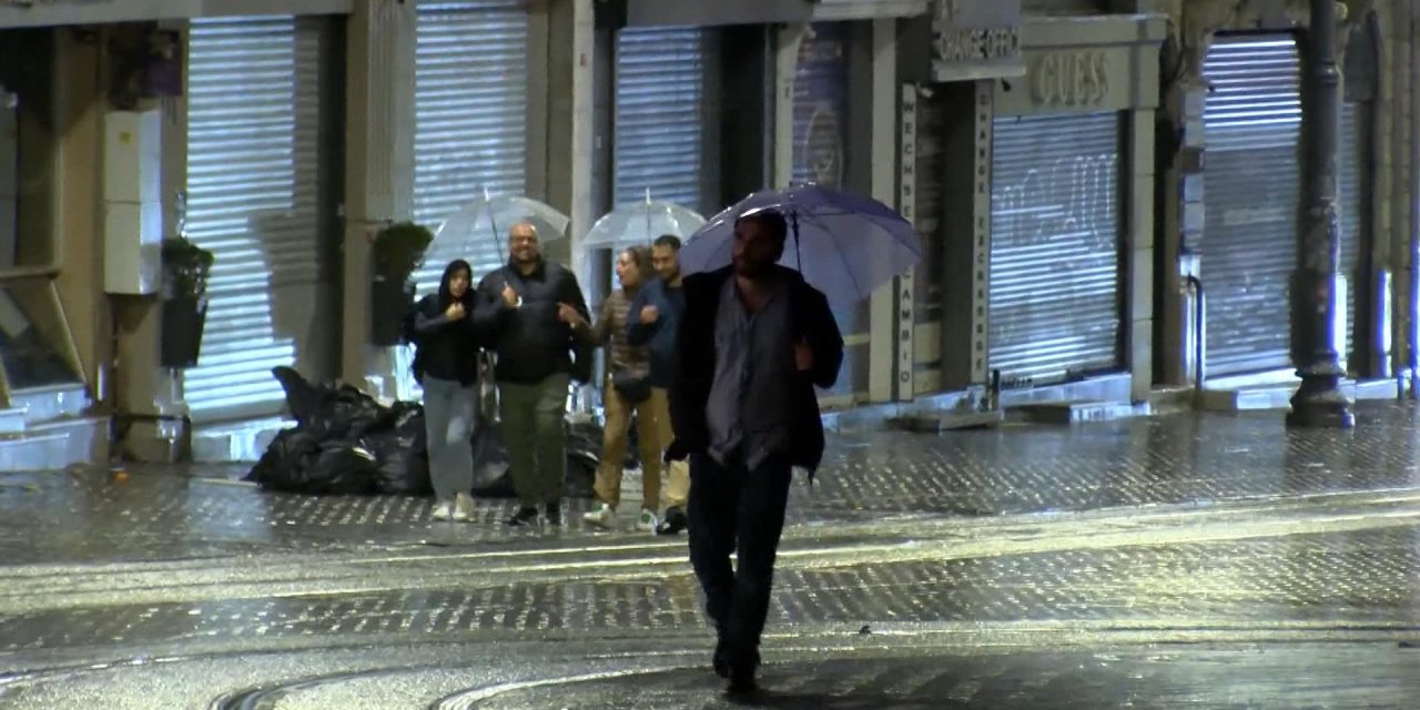 İstanbul'da Yağış Sabah Saatlerine Kadar Sürdü