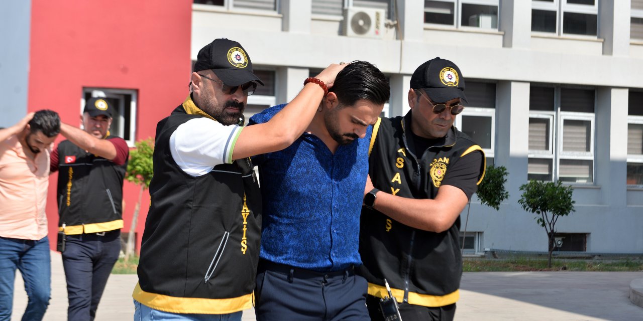 İş Yeri Önünde Uygulama Yapan Polise Saldırıda 2 Tutuklama