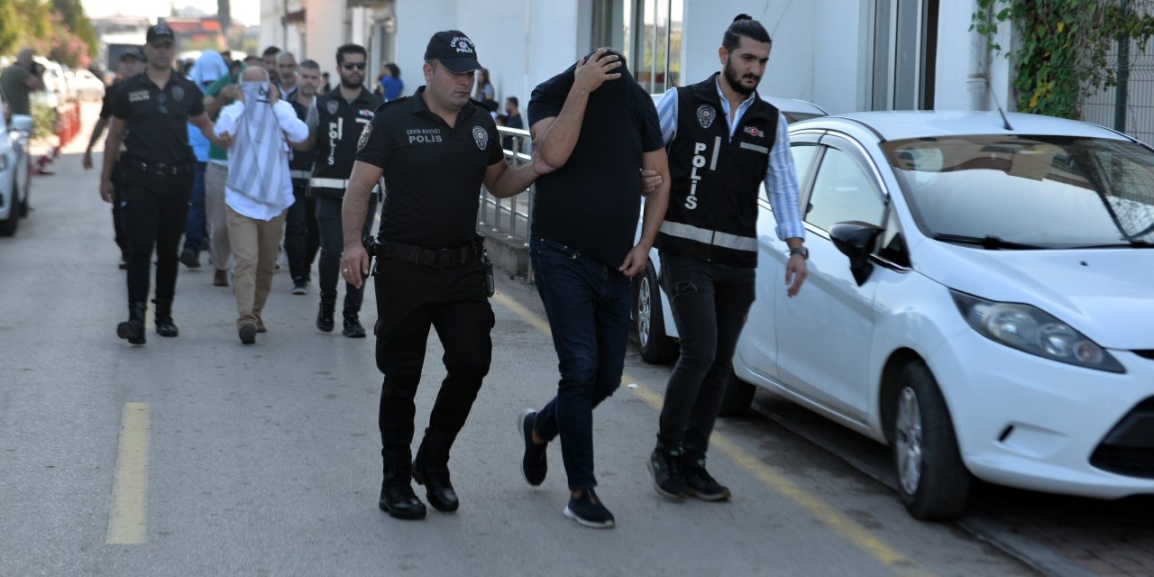 Adana’daki İki Belediyeye Rüşvet Operasyonunda 34 Şüpheli Adliyede