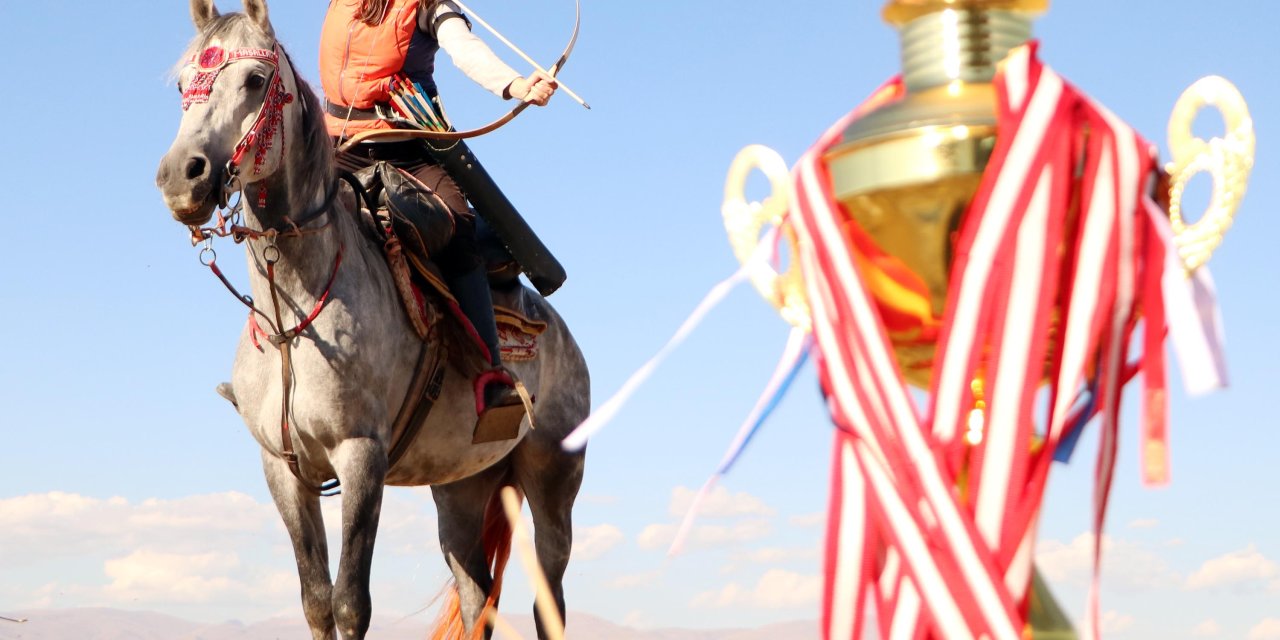 Ayşe Melek Öğretmen, Judodan Sonra Atlı Okçuluk Milli Takımı'na Da Seçildi