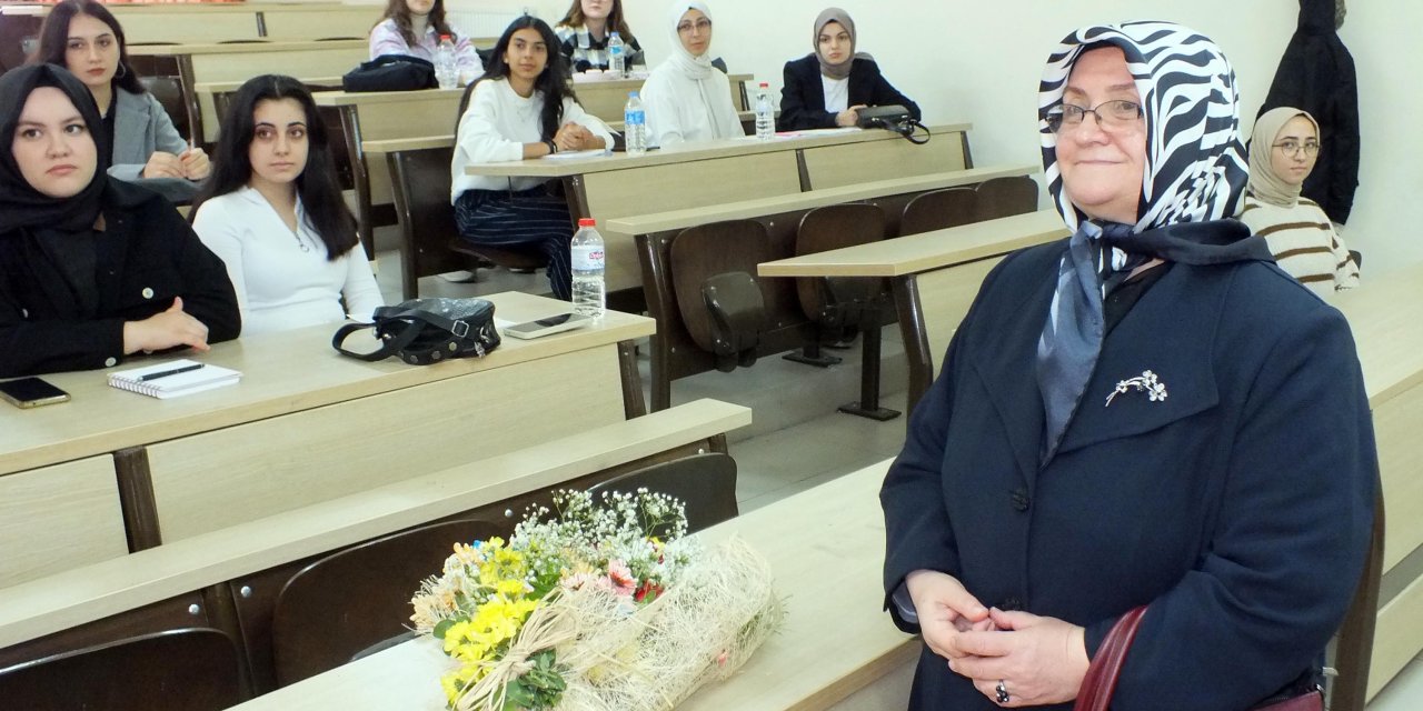 Ortaokul Ve Liseyi Açıktan Bitirip, 59 Yaşında Üniversiteli Oldu