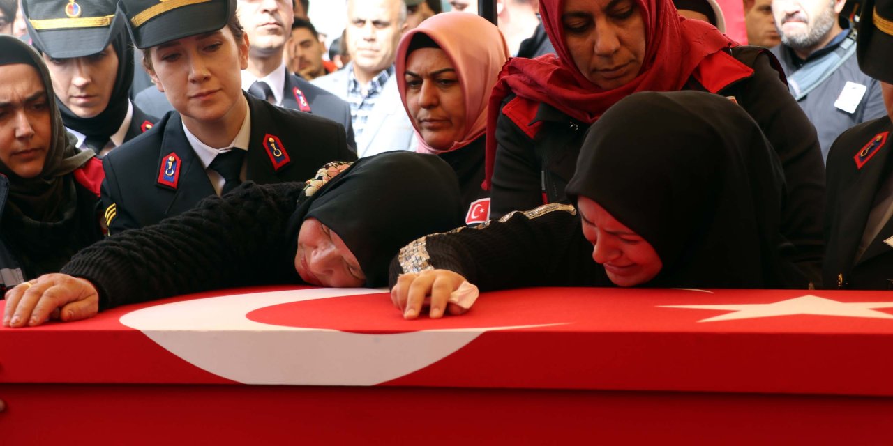 Teröristlerin Aracını Gasbedip, Öldürdüğü Veteriner Son Yolculuğuna Uğurlandı