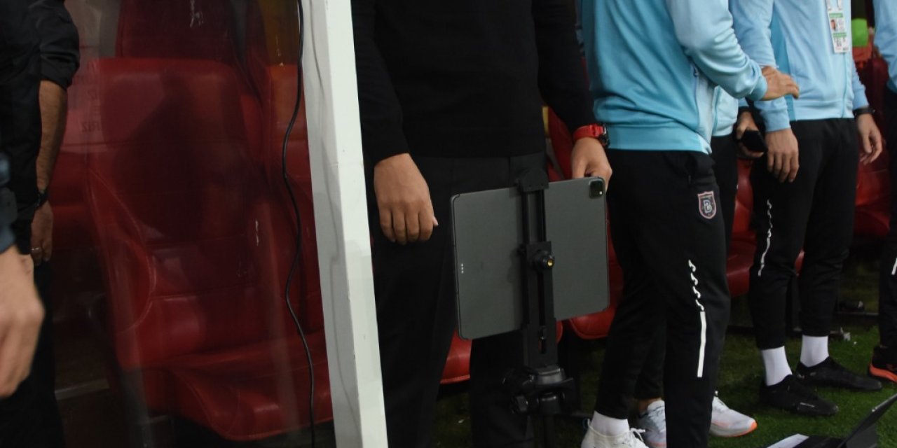 Kayserispor Taraftarından Çağdaş Atan'a 'Sahte Euro' İle Tepki