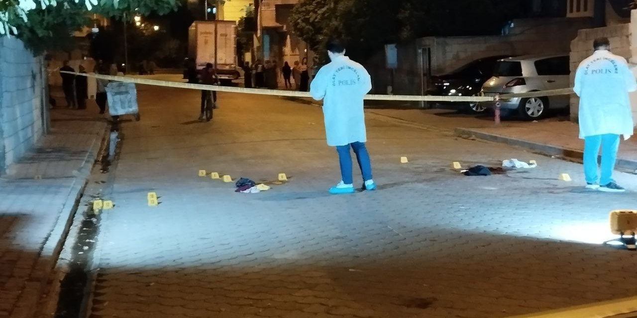 Uzaklaştırma Kararı Bulunan Koca, İki Çocuğunun Gözü Önünde Eşini Öldürüp, İntihara Kalkıştı