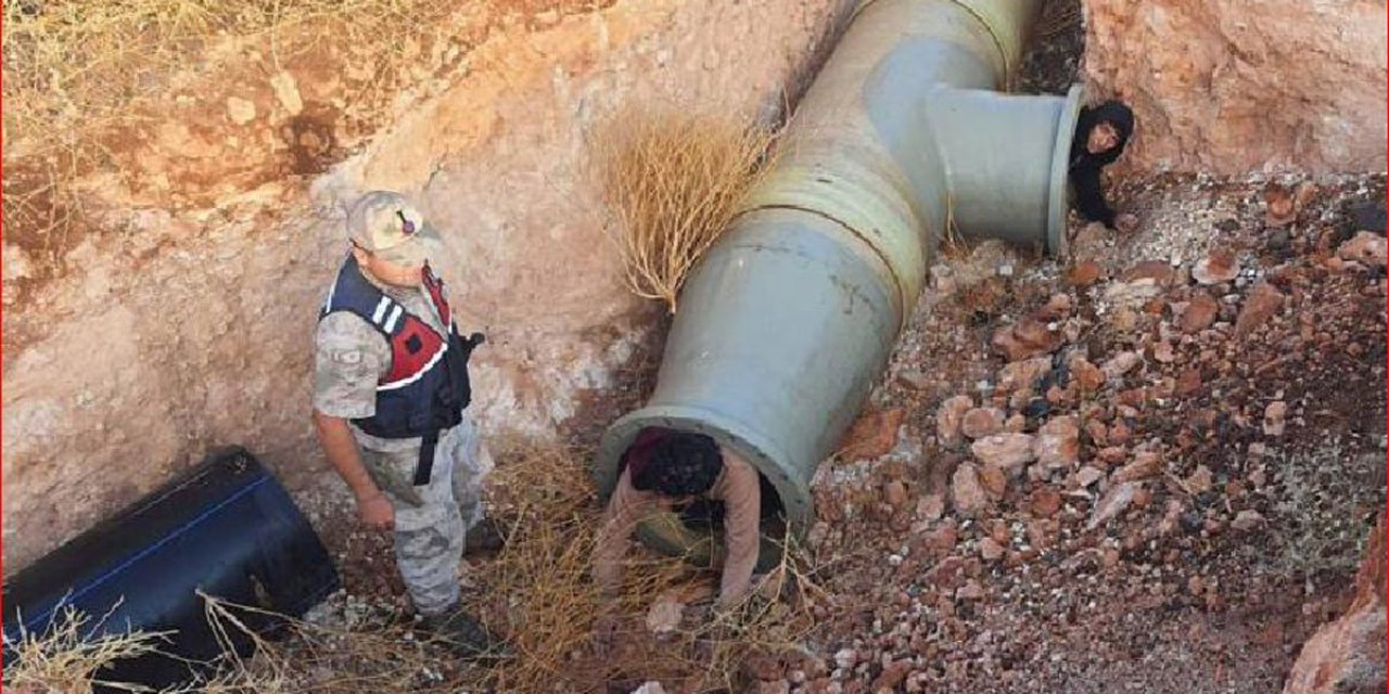 Kilis'te, Sulama Borusuna Gizlenmiş 3 Kaçak Göçmen Yakalandı