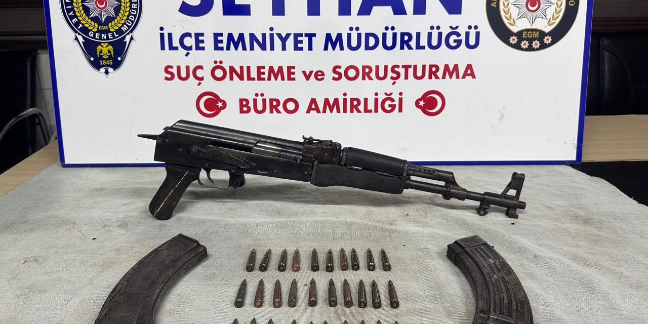 Motosikletteki Kadının Elindeki Pazar Arabasından Kalaşnikof Çıktı