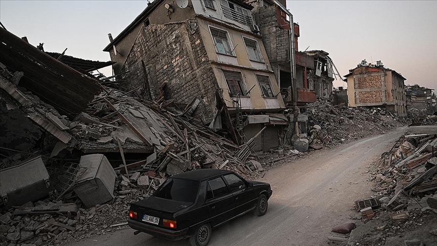 Depremden etkilenen illerdeki alacaklı idarelere ödenecek borçlar ertelendi