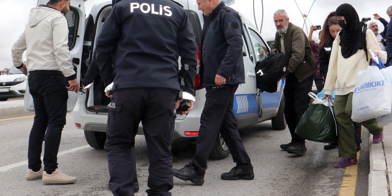 'Mahrem' Dedi, Polise Açık Saçlı Kimliğini Göstermedi