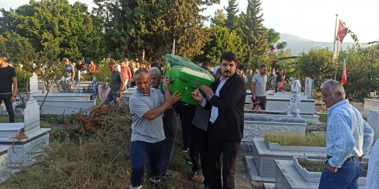 Oğlunun Bıçaklayıp Öldürdüğü İş İnsanı, Toprağa Verildi