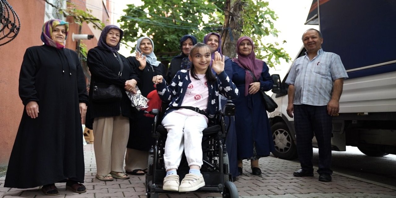 Tuzla'da 19 Yaşındaki Semanur, Akülü Arabasına Kavuştu