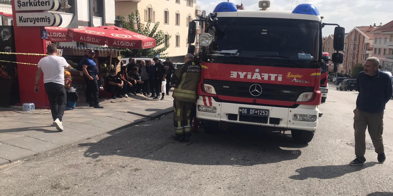 Yangında Dumandan Etkilenen İtfaiye Eri Hayatını Kaybetti