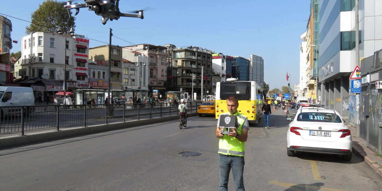 Kadıköy'de Trafik Denetimi: Ceza Yazılan Sürücü Polislere Tepki Gösterdi