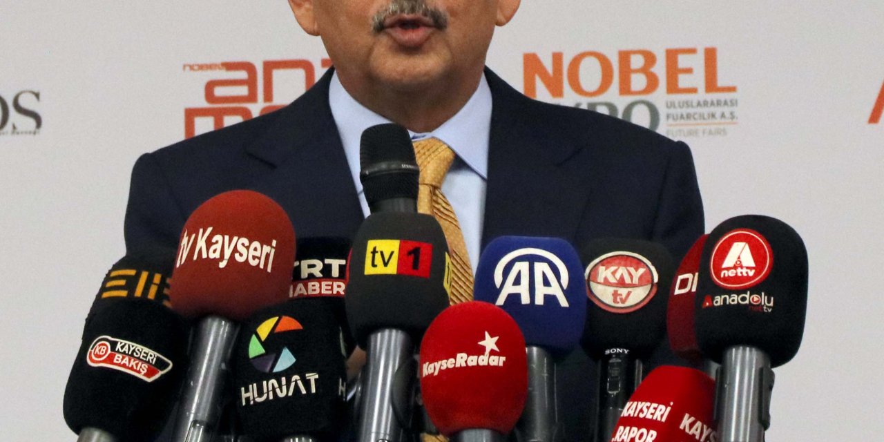 Bakan Özhaseki: Türkiye'deki Fayları Bilerek Hareket Etmek Lazım