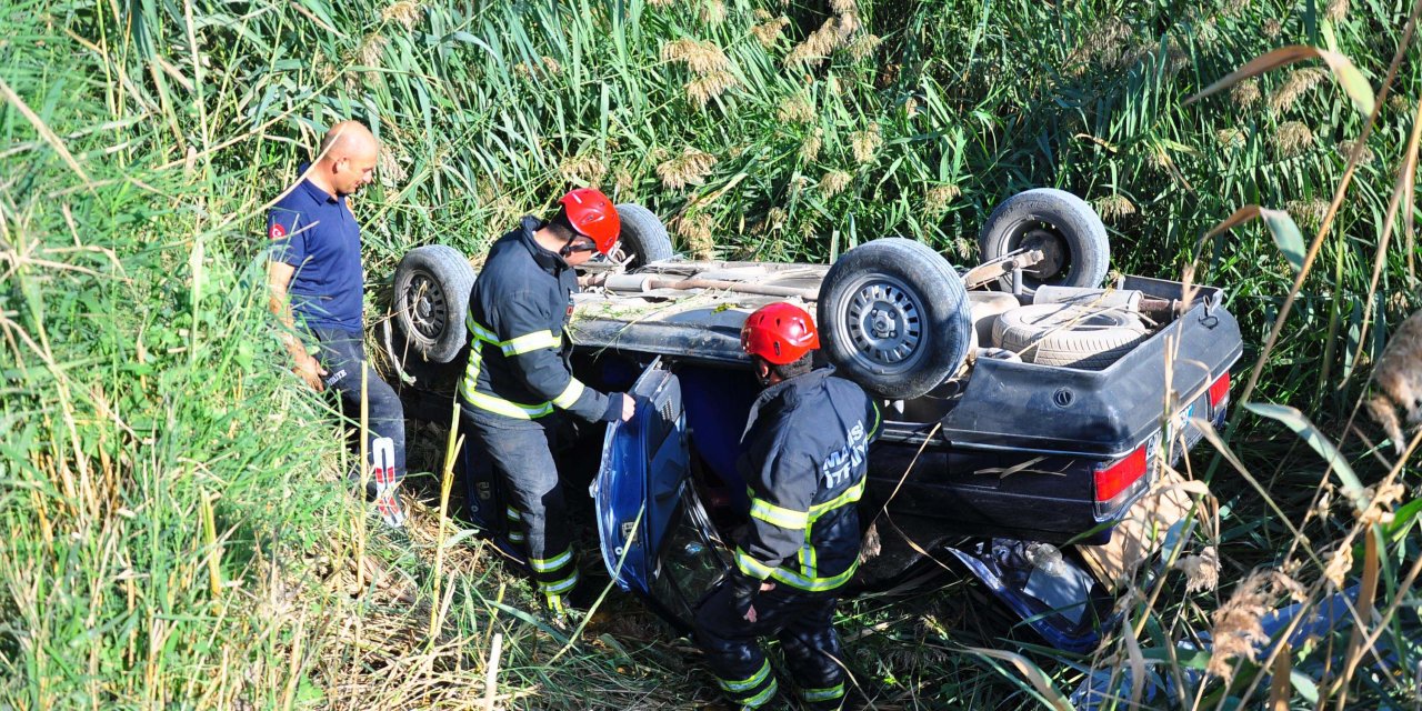 Sulama Kanalına Uçan Otomobildeki Baba- Kızı İtfaiye Kurtardı