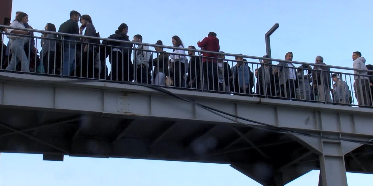 Beşyol Metrobüs Üstgeçidinde Yenileme Çalışması Yoğunluğu
