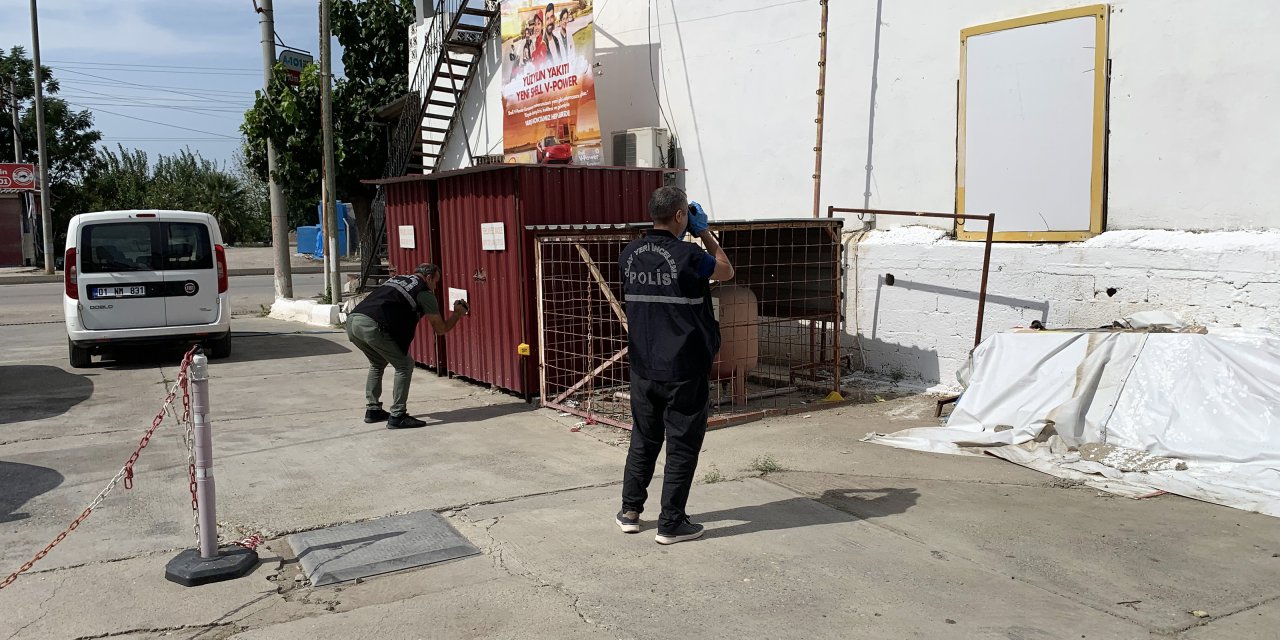 Kar Maskeli Şüpheli, Akaryakıt İstasyonu Çalışanını Tabancayla Başından Vurdu