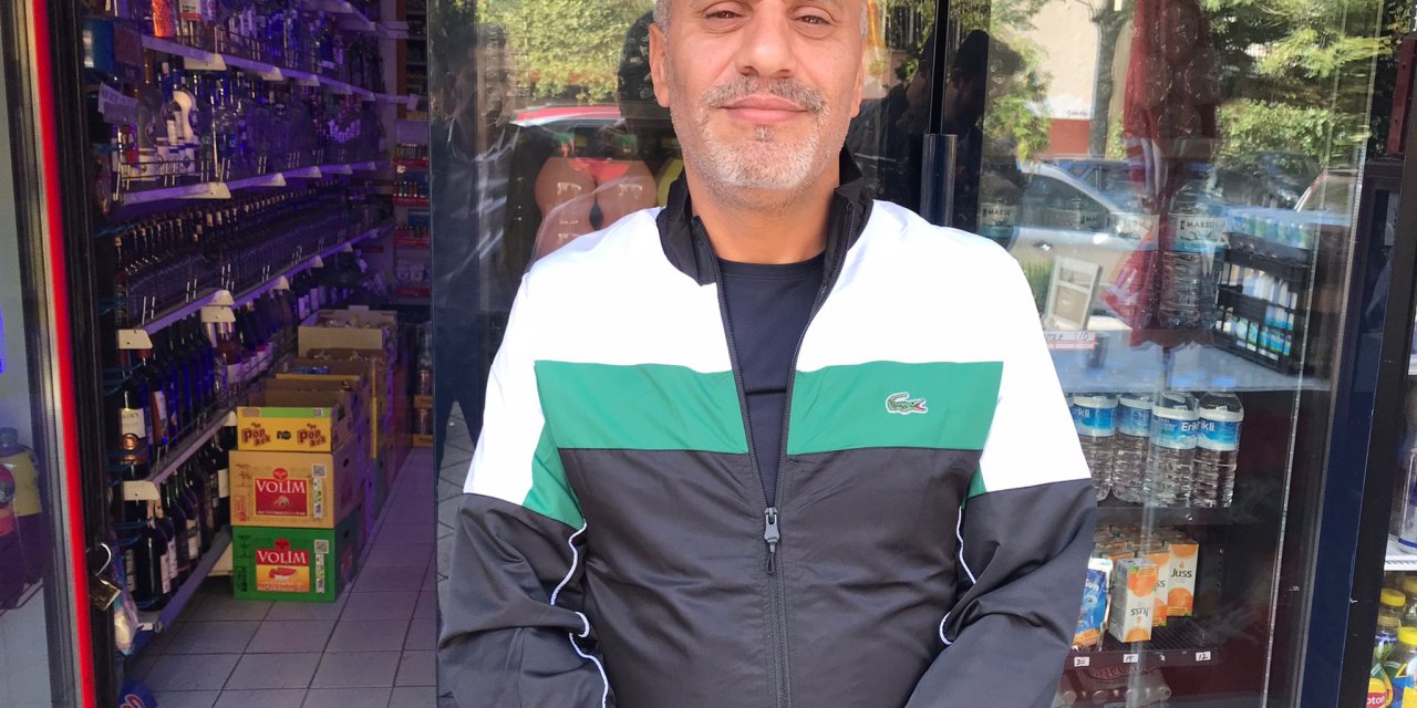 Gece Yasak Olduğu İçin Alkol Satmayan Tekel Bayi Sahibini Silahla Tehdit Kamerada