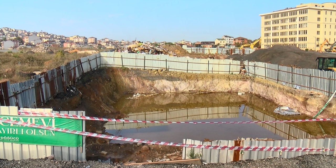 Sancaktepe’de Acılı Baba 3 Çocuğunu Kaybettiği İnşaat Alanının Yanında Konuştu