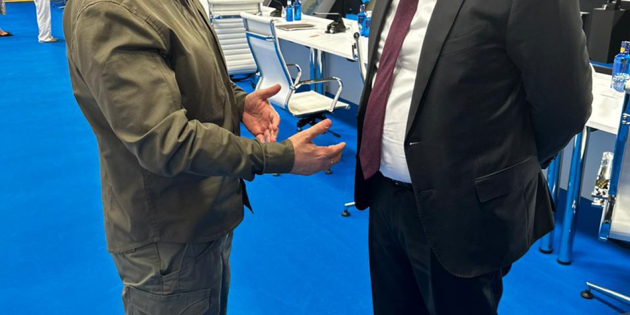 Zelenski, Paşinyan İle Ayaküstü Görüştü