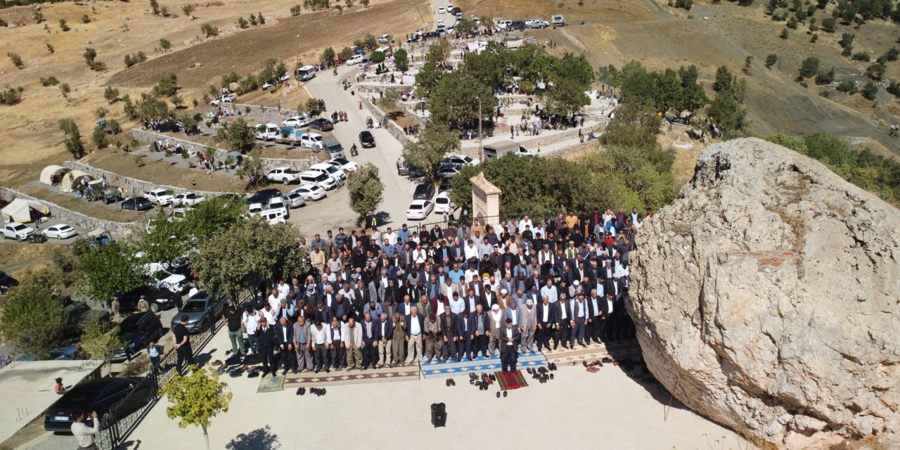 Şırnak’ta 3 Asırdır Süren Mezarlık Ziyareti Geleneğine 5 Bin Kişi Katıldı