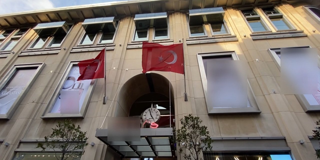 Şişli'de Alışveriş Merkezinin Balkonundan Düşen Üniversite Öğrencisi Hayatını Kaybetti