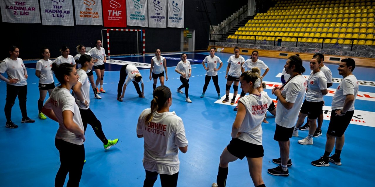 A Milli Kadın Hentbol Takımı, Karadağ Ve Sırbistan Maçları Hazırlıklarına Başladı
