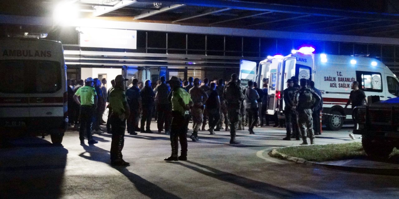 Suriye'de Tsk Üssüne Saldırı: 8 Yaralı