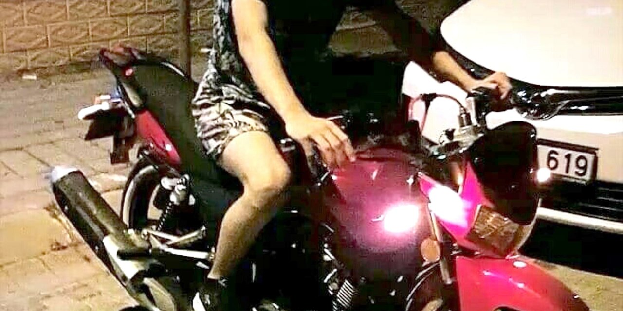 Aydın'da Otomobil, Kaldırımdaki Direğe Çarptı: 2 Ölü (2)