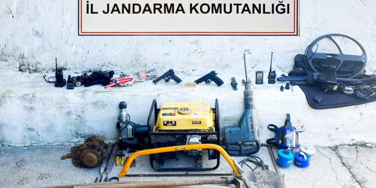 Kaçak Kazı Operasyonunda 12 Şüpheli Suçüstü Yakalandı