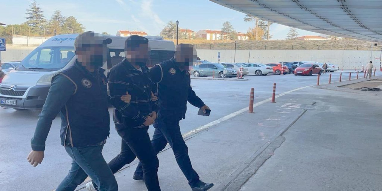 Eskişehir'de Terör Propagandasına 2 Gözaltı
