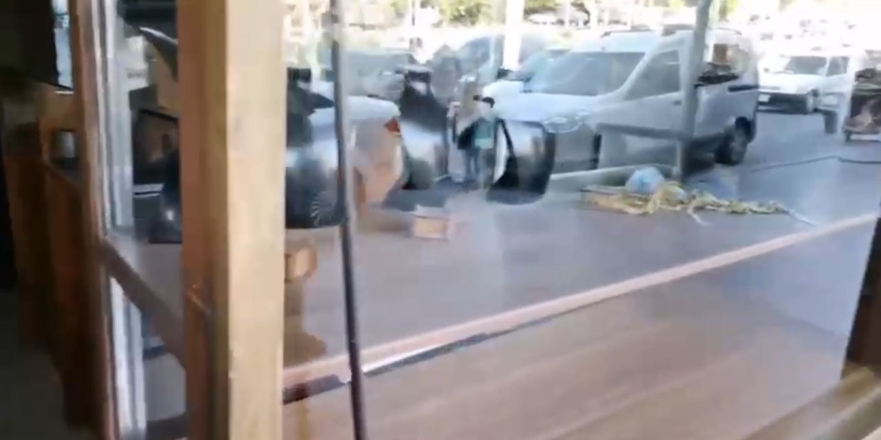 Duvarı Delerek Girdikleri Kuyumcudan 3 Kilo Altın Çaldılar