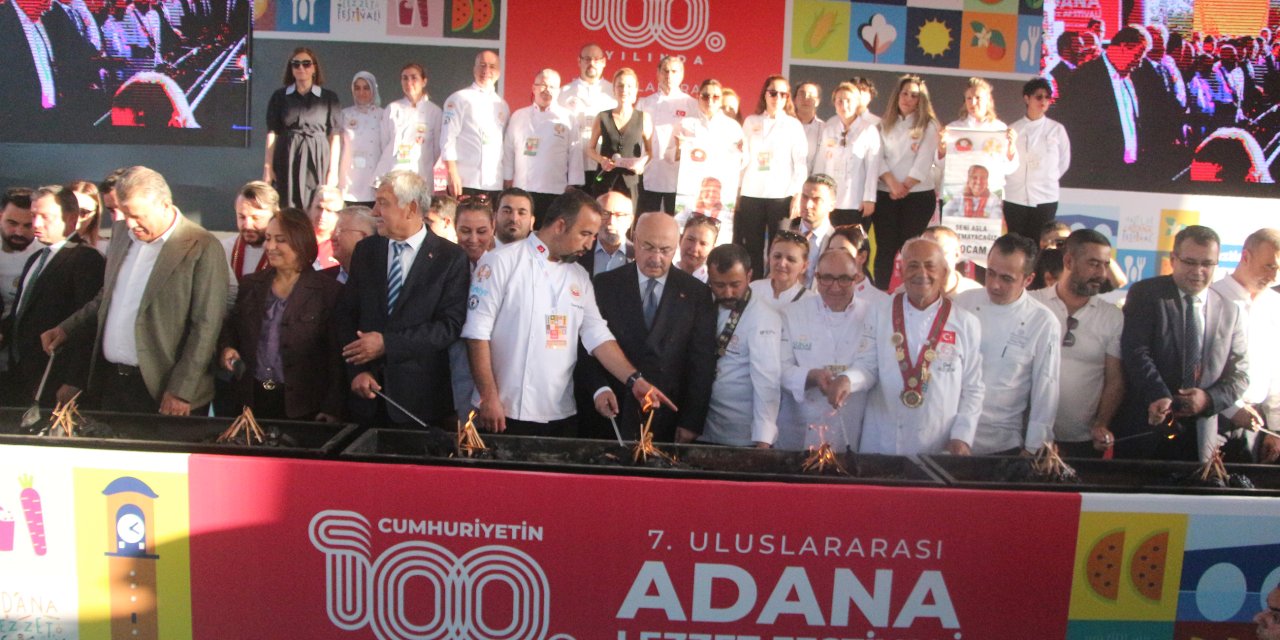 Uluslararası Adana Lezzet Festivali, Yakılan Dev Mangal Ateşiyle Başladı