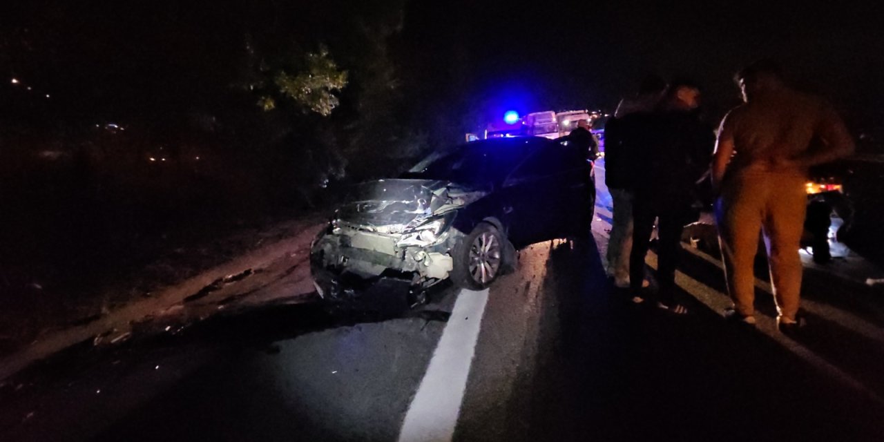 Atık Lastik Otoyolda Kazaya Neden Oldu, 9 Araç Birbirine Girdi; 4 Yaralı