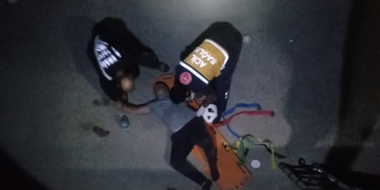 Otomobilindeki Arızayı Kontrol Etmek İsterken 3 Metrelik Menfeze Düştü