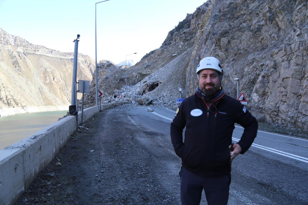 Artvin’de heyelan bölgesi için profesyonel dağcılar bölgede çalışma başlattı