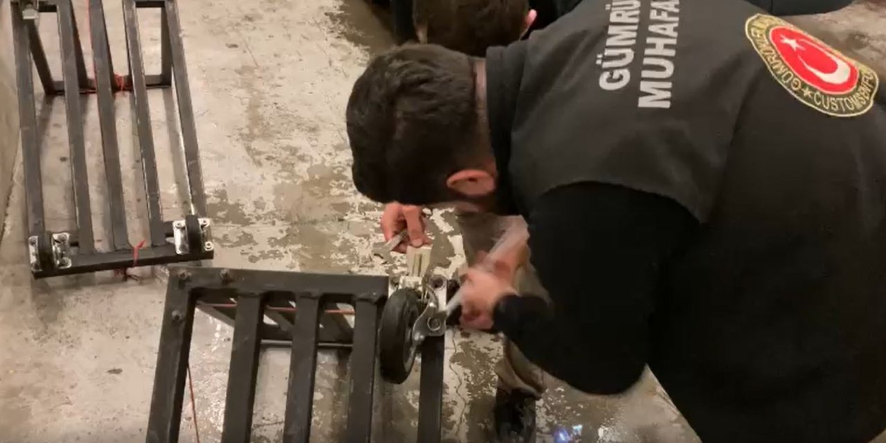 Sarp Gümrük Kapısı'nda 48 Kilo Kaçak Kestane Balı Ele Geçirildi