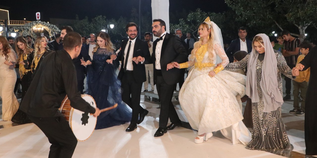Şanlıurfa'da Aşiret Düğününde Geline 4 Kilo Altın Takıldı