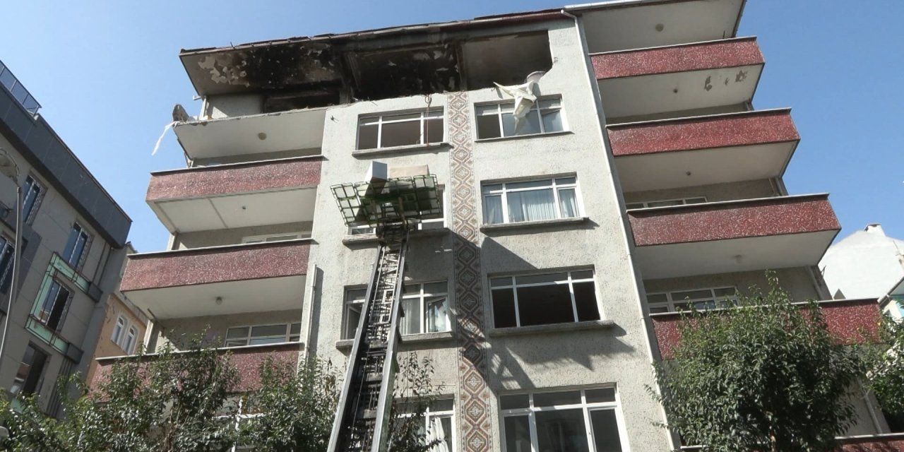 Bahçelievler'de Patlamanın Yaşandığı Binadan Eşyalar Alınıyor