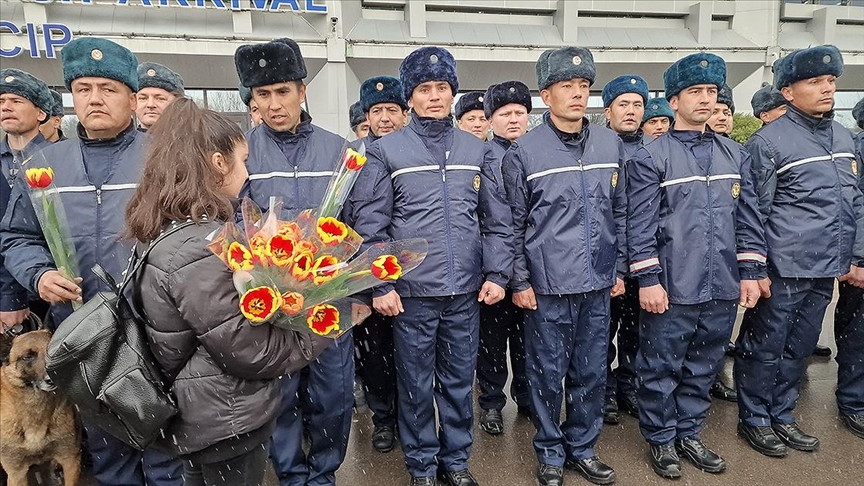 Özbek arama kurtarma ekibi ülkesinde törenle karşılandı