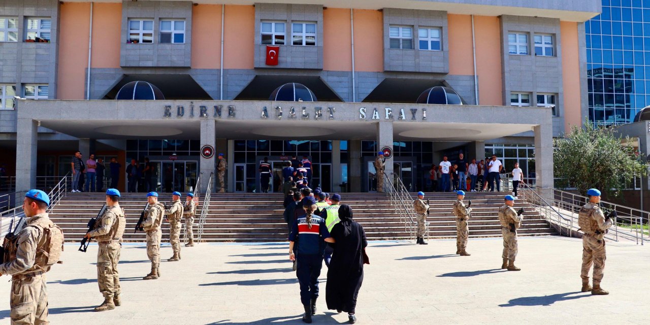 Edirne’de Botla Yunanistan’a Kaçmak İsteyen 27 Fetö Şüphelisi Yakalandı (2)