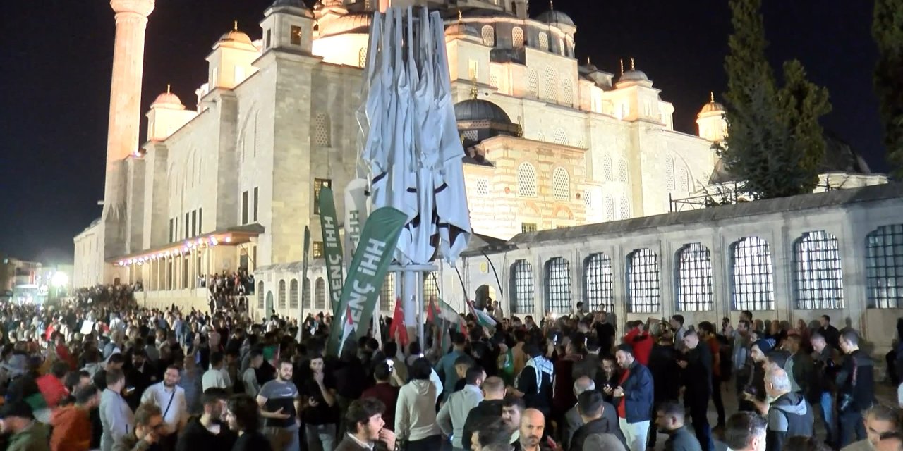 Fatih'te Binlerce Kişi Filistin'e Destek İçin Buluştu