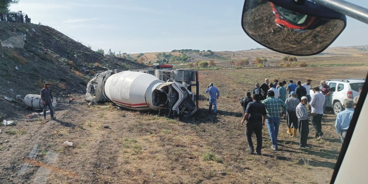 Beton Mikseri Devrildi, Sürücü Öldü
