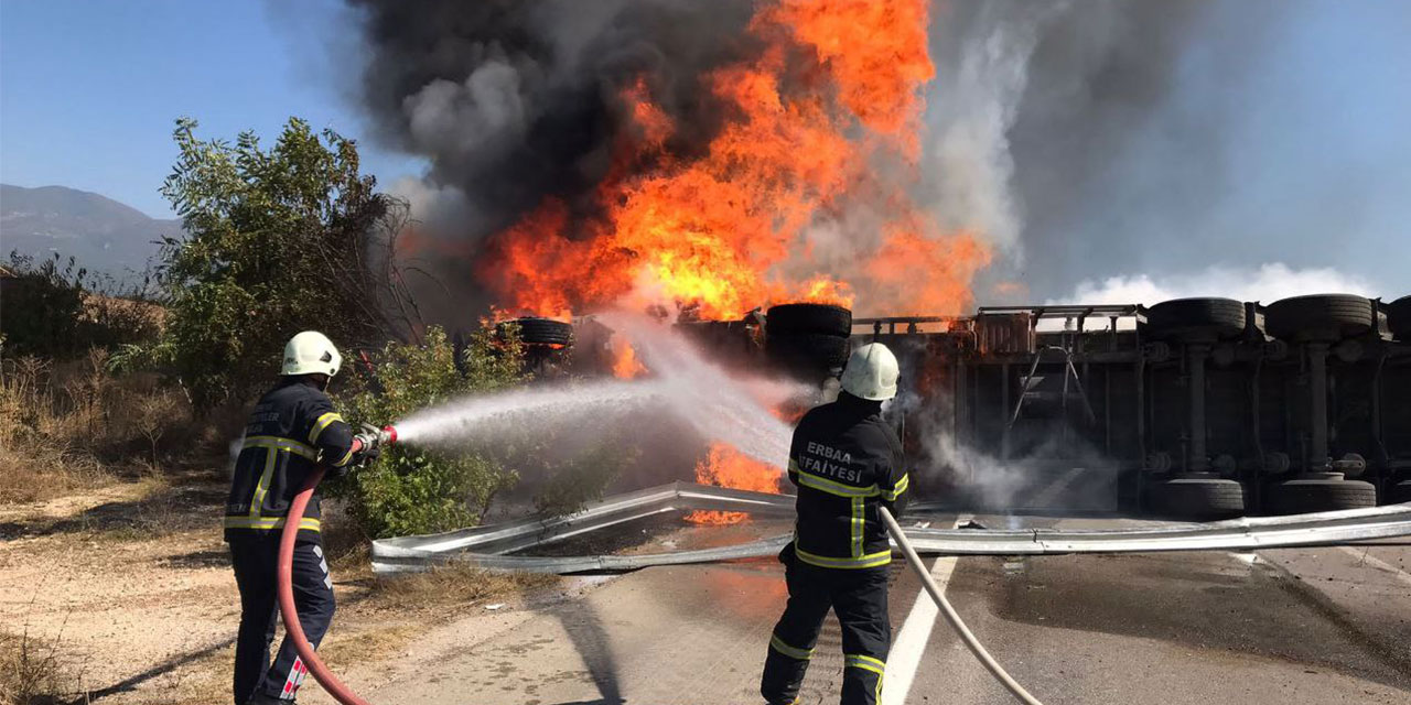 Devrildikten Sonra Alev Alan Tır'ın Şoförü Öldü